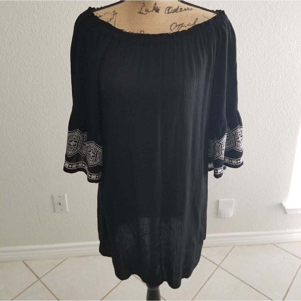 FLYING Tomato black with statement sleeves size S in excellent condition